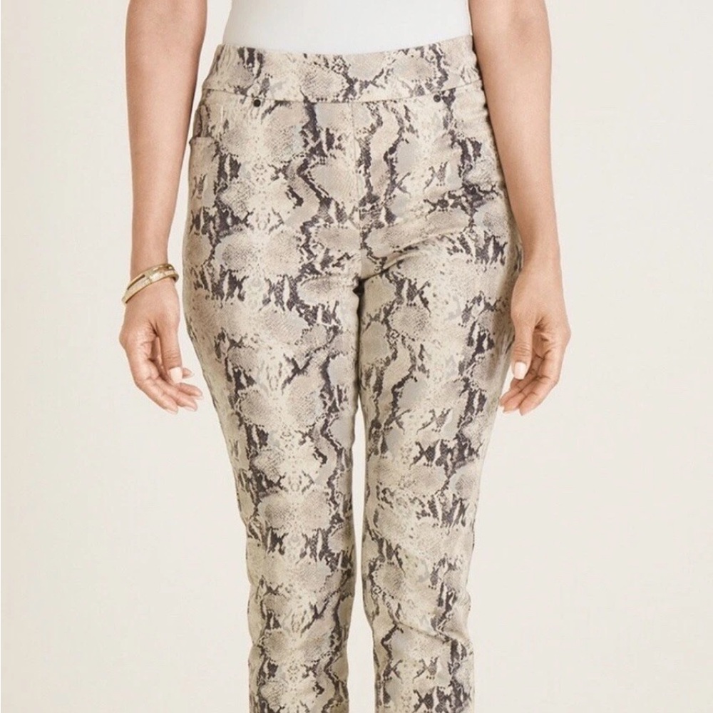 Chicos Pull on Jegging Snake Print Women's Pants Size .5